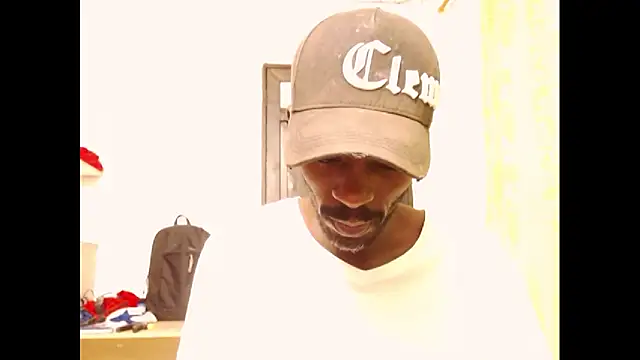 Snapshot of phillip-hot chatting on 09/12/25, 04:01 phillip-hot online show from 09/12/25, 04:01