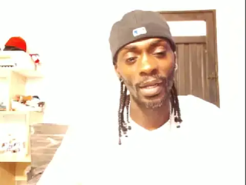 Snapshot of phillip-hot chatting on 01/04/25, 08:59 phillip-hot online show from 01/04/25, 08:59