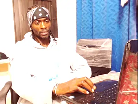 Snapshot of phillip-hot chatting on 01/03/25, 06:44 phillip-hot online show from 01/03/25, 06:44