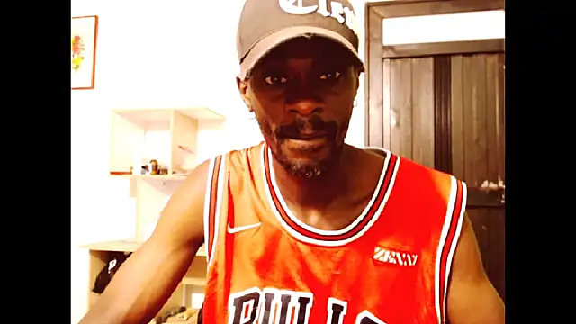 Snapshot of phillip-hot chatting on 11/09/25, 12:36 phillip-hot online show from 11/09/25, 12:36