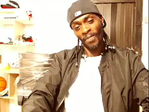 Snapshot of phillip-hot chatting on 01/07/25, 03:03 phillip-hot online show from 01/07/25, 03:03