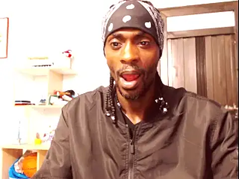 Snapshot of phillip-hot chatting on 01/03/25, 03:27 phillip-hot online show from 01/03/25, 03:27