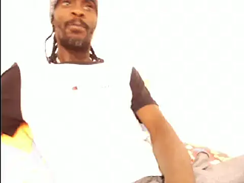 Snapshot of phillip-hot chatting on 02/18/25, 04:14 phillip-hot online show from 02/18/25, 04:14