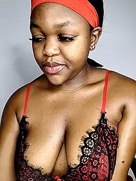 Snapshot of Sexymamibo chatting on 09/26/25, 12:28 Sexymamibo online show from 09/26/25, 12:28