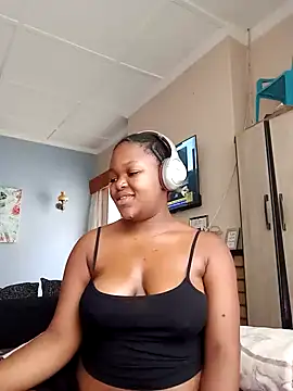 Snapshot of Sexymamibo chatting on 03/18/25, 12:17 Sexymamibo online show from 03/18/25, 12:17