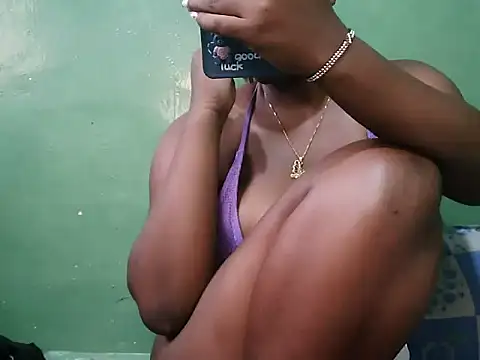 Snapshot of QUEEN_LAYLA chatting on 10/08/25, 11:45 QUEEN LAYLA online show from 10/08/25, 11:45