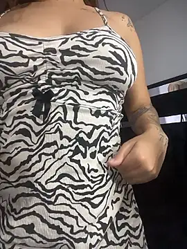 Snapshot of angelss_of_charlie chatting on 01/08/26, 04:24 angelss of charlie online show from 01/08/26, 04:24