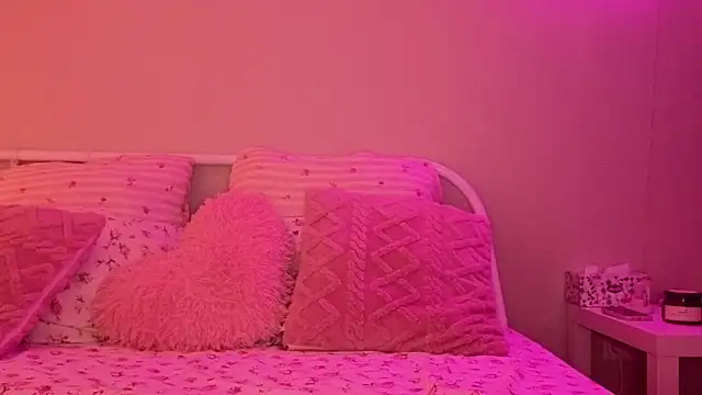 Snapshot of KateVon chatting on 11/26/25, 06:08 KateVon online show from 11/26/25, 06:08