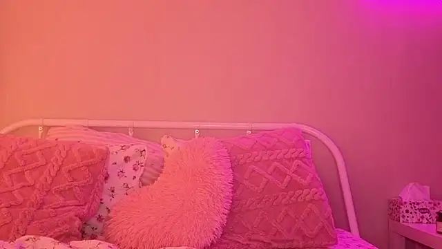 Snapshot of KateVon chatting on 11/20/25, 01:23 KateVon online show from 11/20/25, 01:23