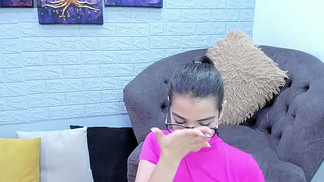 Miranda doll  online show from 11/11/25, 12:22