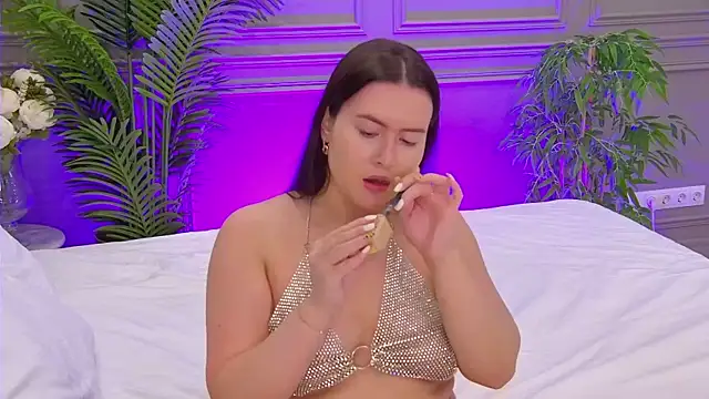 TrishaWinslet online show from 10/19/25, 06:49