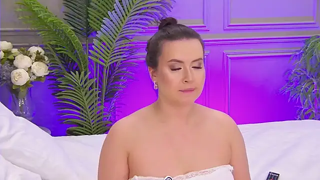 TrishaWinslet online show from 10/22/25, 06:13