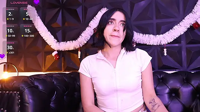 Snapshot of KasiaNoir_ chatting on 12/15/25, 12:11 KasiaNoir online show from 12/15/25, 12:11