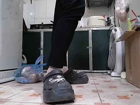 Snapshot of nolame18xxx chatting on 02/10/26, 12:20 nolame18xxx online show from 02/10/26, 12:20