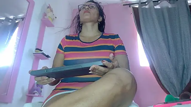 Snapshot of KeillyDiaz chatting on 09/26/25, 04:47 KeillyDiaz online show from 09/26/25, 04:47