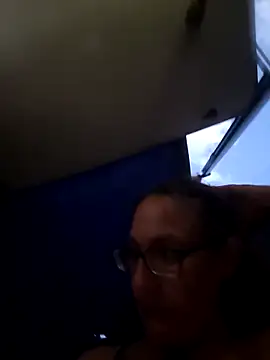 ILUV2TUCHMYKITTY online show from 10/04/25, 01:40