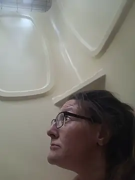 ILUV2TUCHMYKITTY online show from 11/03/25, 10:57