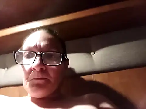 ILUV2TUCHMYKITTY online show from 09/30/25, 11:44