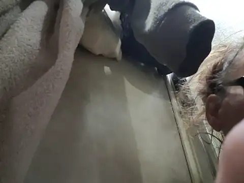 ILUV2TUCHMYKITTY online show from 01/15/26, 11:02