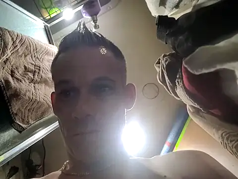 ILUV2TUCHMYKITTY online show from 10/05/25, 12:29