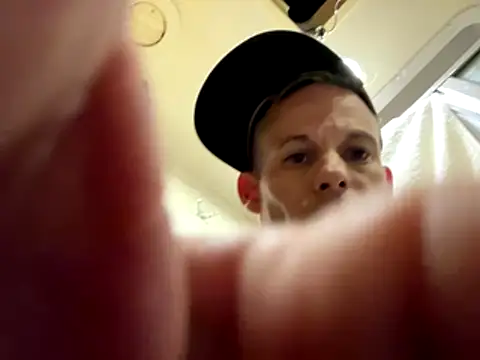 ILUV2TUCHMYKITTY online show from 10/26/25, 11:43