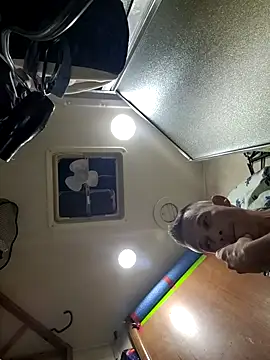 ILUV2TUCHMYKITTY online show from 09/13/25, 10:04