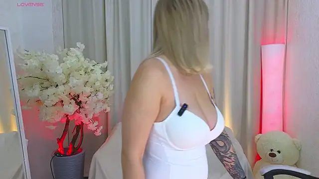 JessRosen online show from 11/29/25, 03:39