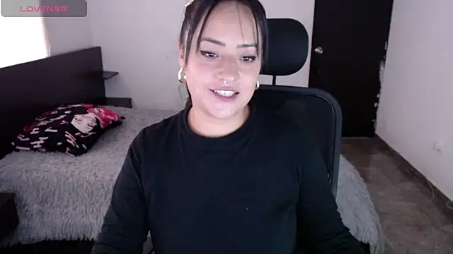 jjulietha95 online show from 02/22/26, 10:33