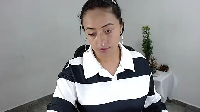 jjulietha95 online show from 05/05/26, 01:30