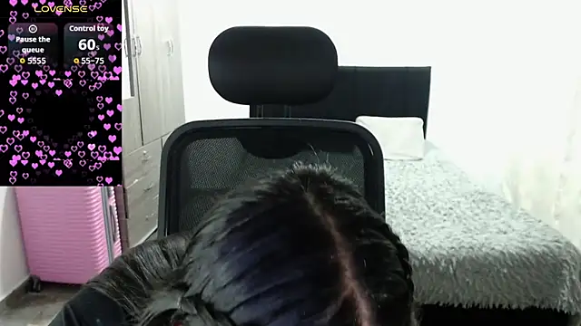 jjulietha95 online show from 01/15/26, 12:25