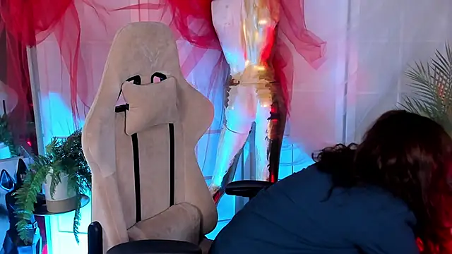 April o Nill online show from 11/18/25, 05:16