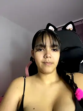 Victoriacarmo online show from 10/27/25, 12:00