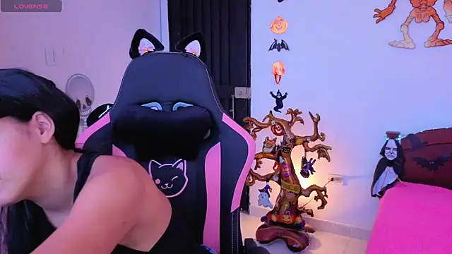 Victoriacarmo online show from 10/25/25, 08:42