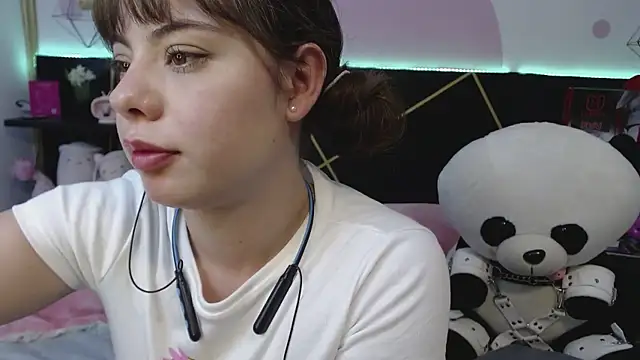 Snapshot of DanniAbbey chatting on 11/16/25, 12:15 DanniAbbey online show from 11/16/25, 12:15