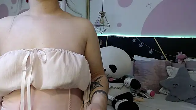 Snapshot of DanniAbbey chatting on 12/14/25, 12:00 DanniAbbey online show from 12/14/25, 12:00