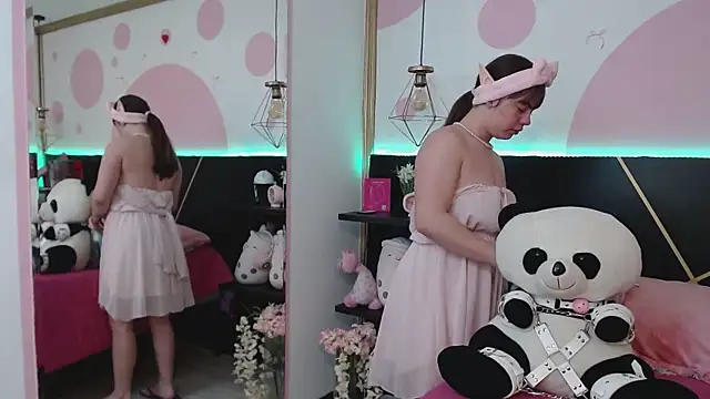 Snapshot of DanniAbbey chatting on 11/21/25, 11:53 DanniAbbey online show from 11/21/25, 11:53