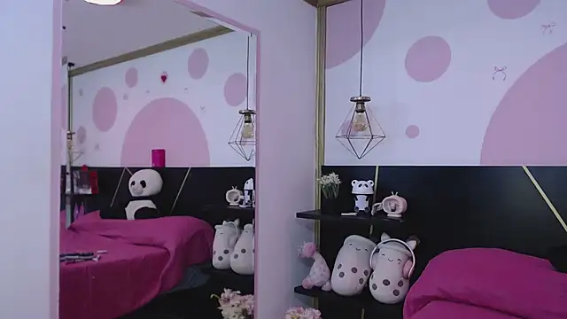 Snapshot of DanniAbbey chatting on 10/08/25, 11:34 DanniAbbey online show from 10/08/25, 11:34