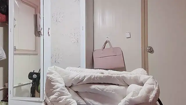 LinhChi 9x online show from 11/25/25, 02:01