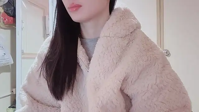 LinhChi 9x online show from 11/18/25, 11:37