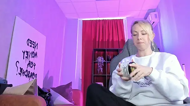 Snapshot of LylithSkye chatting on 10/02/25, 10:51 LylithSkye online show from 10/02/25, 10:51