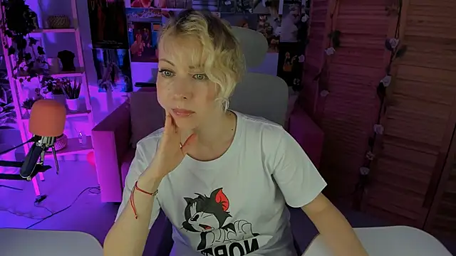 Snapshot of LylithSkye chatting on 03/06/25, 11:36 LylithSkye online show from 03/06/25, 11:36