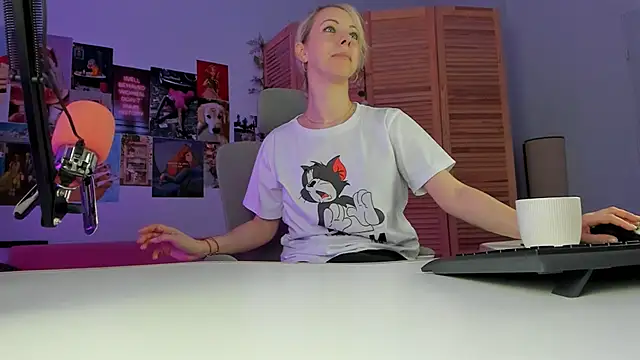 Snapshot of LylithSkye chatting on 02/27/25, 10:33 LylithSkye online show from 02/27/25, 10:33