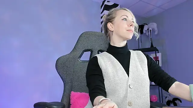 Snapshot of LylithSkye chatting on 01/17/26, 11:25 LylithSkye online show from 01/17/26, 11:25