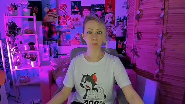 Snapshot of LylithSkye chatting on 03/20/25, 11:16 LylithSkye online show from 03/20/25, 11:16