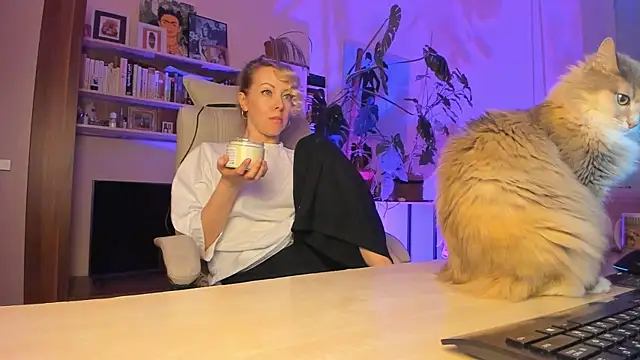 Snapshot of LylithSkye chatting on 03/26/26, 04:16 LylithSkye online show from 03/26/26, 04:16