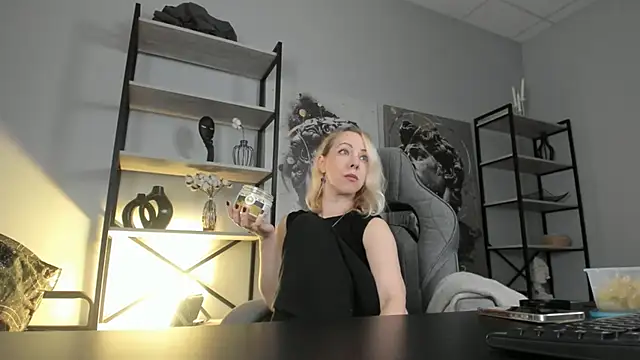 Snapshot of LylithSkye chatting on 10/16/25, 10:56 LylithSkye online show from 10/16/25, 10:56