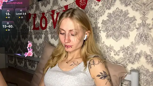 Snapshot of MarthaGees chatting on 10/17/25, 03:47 MarthaGees online show from 10/17/25, 03:47