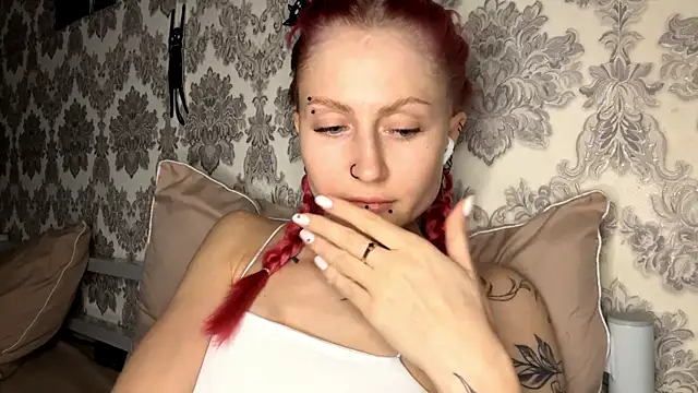 Snapshot of MarthaGees chatting on 11/27/25, 05:24 MarthaGees online show from 11/27/25, 05:24