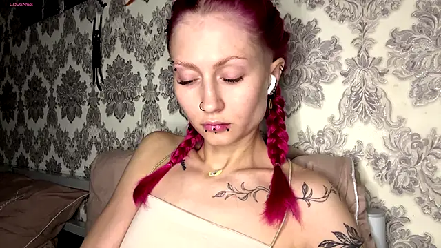 Snapshot of MarthaGees chatting on 11/25/25, 03:45 MarthaGees online show from 11/25/25, 03:45