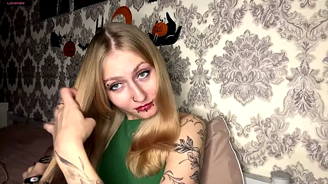 Snapshot of MarthaGees chatting on 11/06/25, 04:55 MarthaGees online show from 11/06/25, 04:55